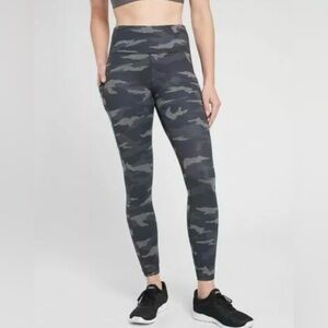 Athleta Ultimate Grey Camo 7/8 Tight Size Medium